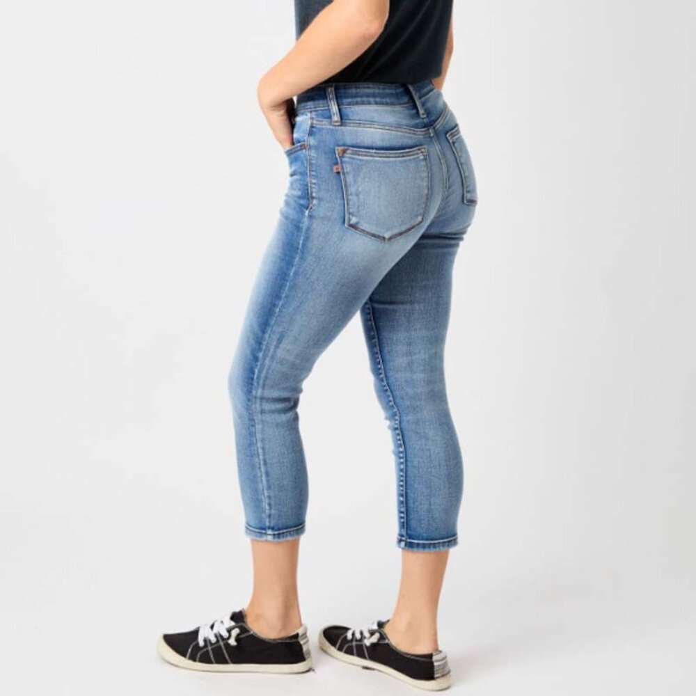 Judy Blue Mid Rise Contrast Wash Basic cropped